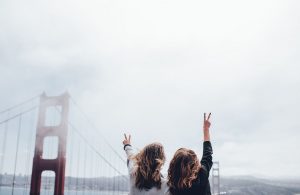 turiste golden gate bridge estate a san francisco